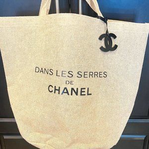 NWOT Dans Les Serres De Chanel Tote